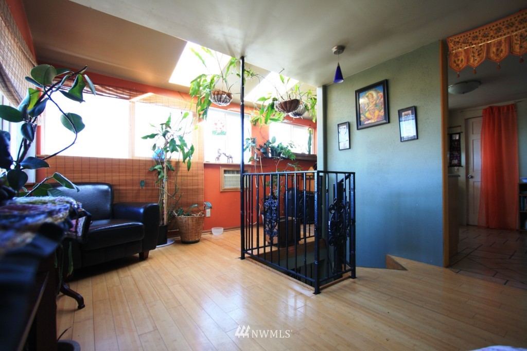 753 North 88th Street Seattle, WA 98103 - Photo 4 of 11 Gallery Image 4