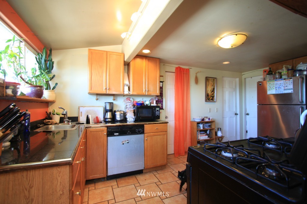 753 North 88th Street Seattle, WA 98103 - Photo 5 of 11 Gallery Image 5