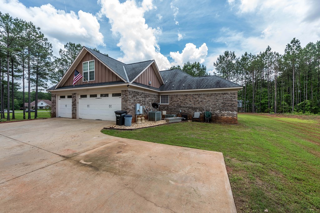 148 East Voorhees Road Hamilton, GA 31811 - Photo 31 of 37 3 Car Garage & Pad