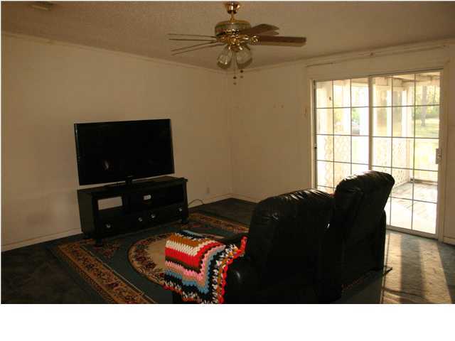 694 Watson Road Freeport, FL 32439 - Photo 4 of 15 Gallery Image 4