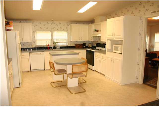 694 Watson Road Freeport, FL 32439 - Photo 5 of 15 Gallery Image 5