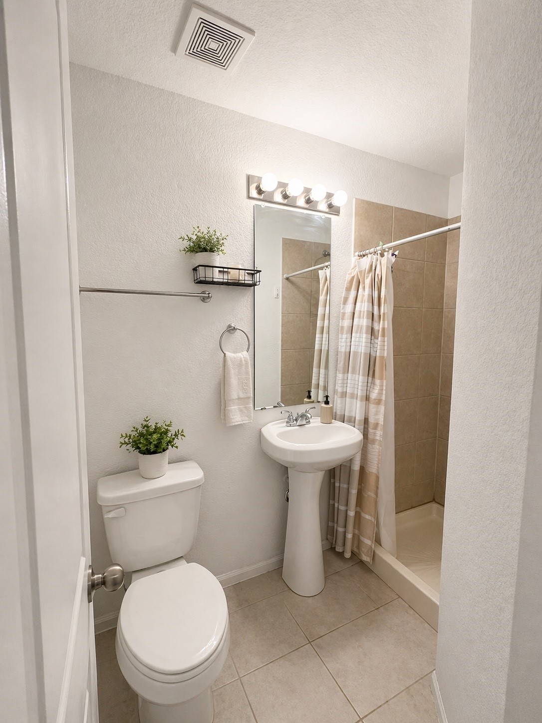 4139 Sam Houston Road Willis, TX 77378 - Photo 16 of 26 VIRTUALLY STAGED by AI to showcase potential.