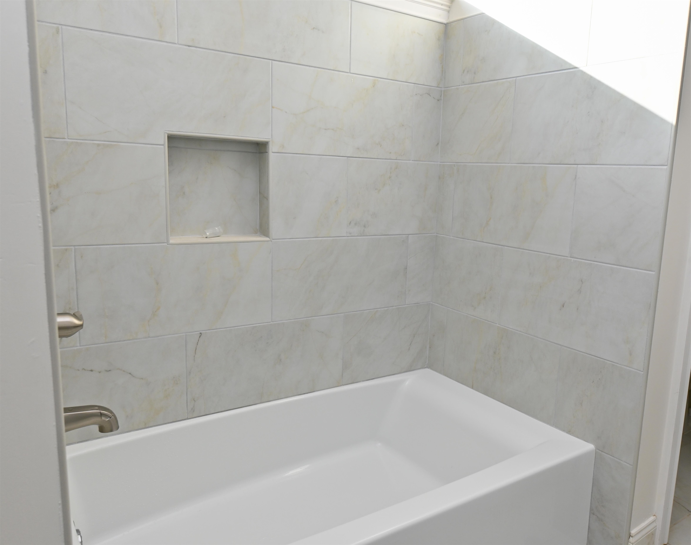 2939 Brighton-Clopton Road Brighton, TN 38011 - Photo 14 of 23 Full bath featuring washtub / shower combination