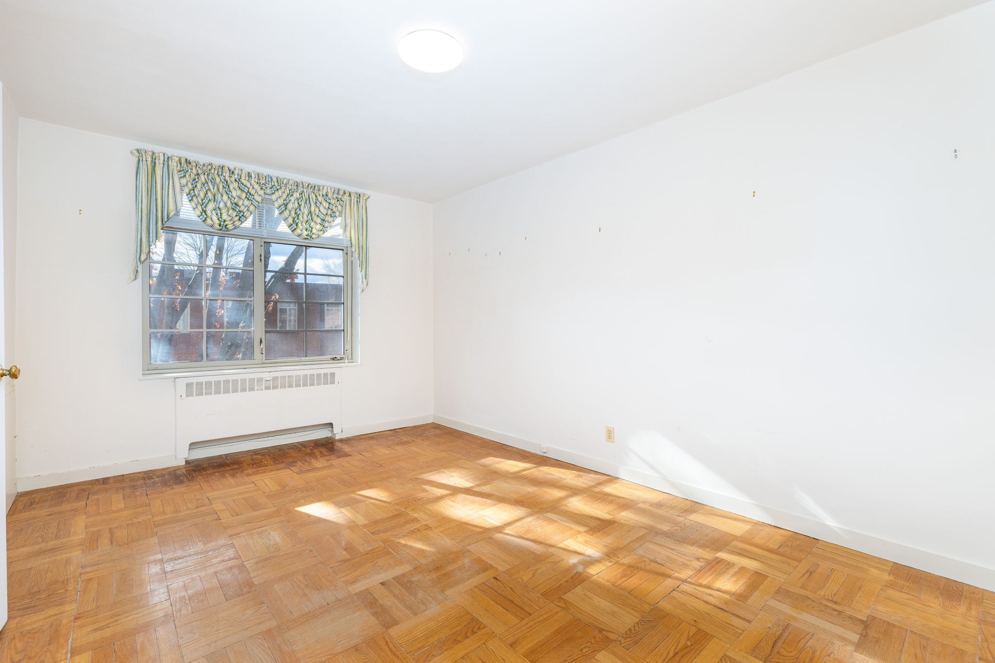 869 Farmington Avenue, Unit 305 West Hartford, CT 06119 - Photo 11 of 30 an empty room with a window