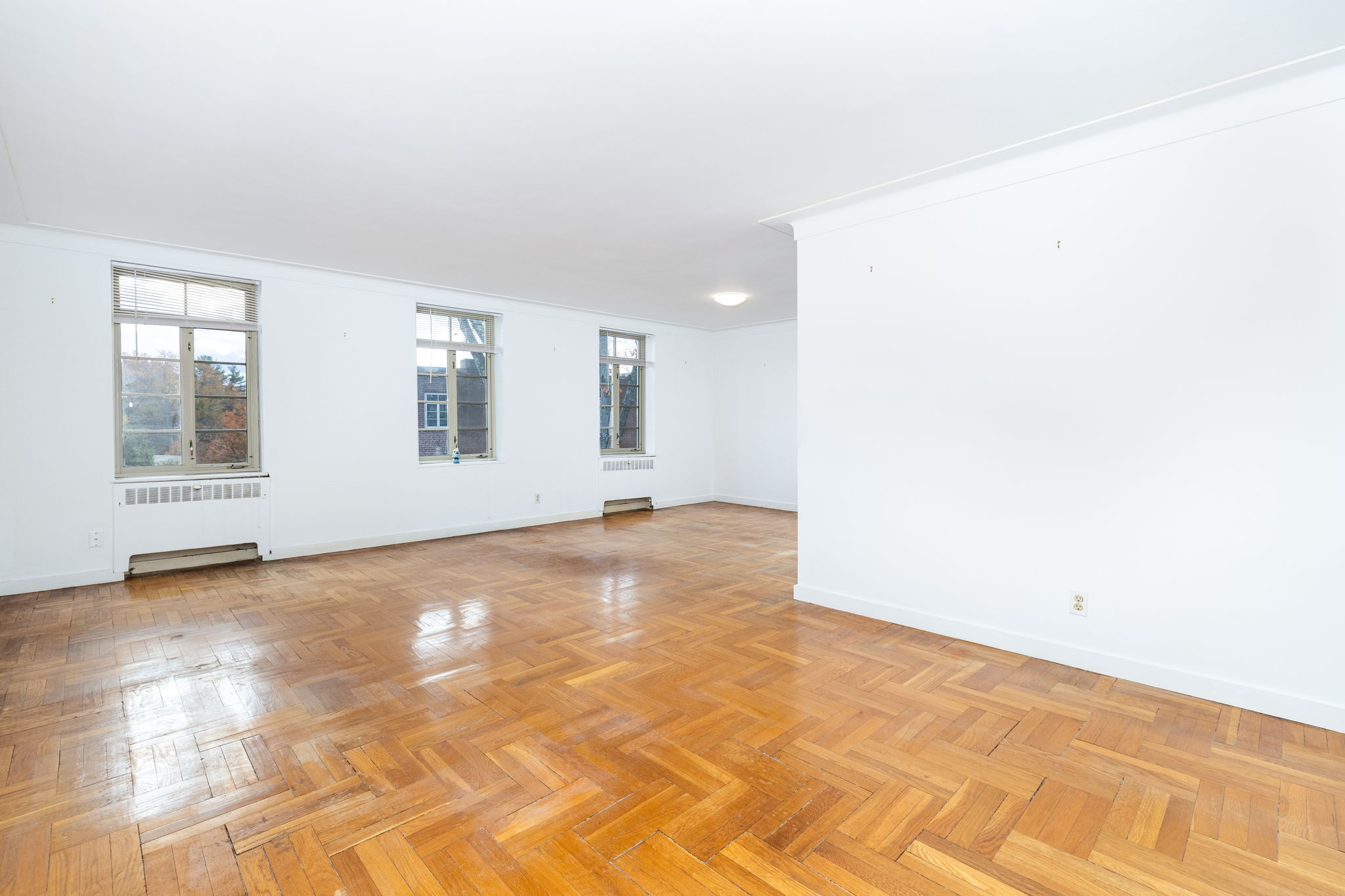 869 Farmington Avenue, Unit 305 West Hartford, CT 06119 - Photo 20 of 30 an empty room with windows