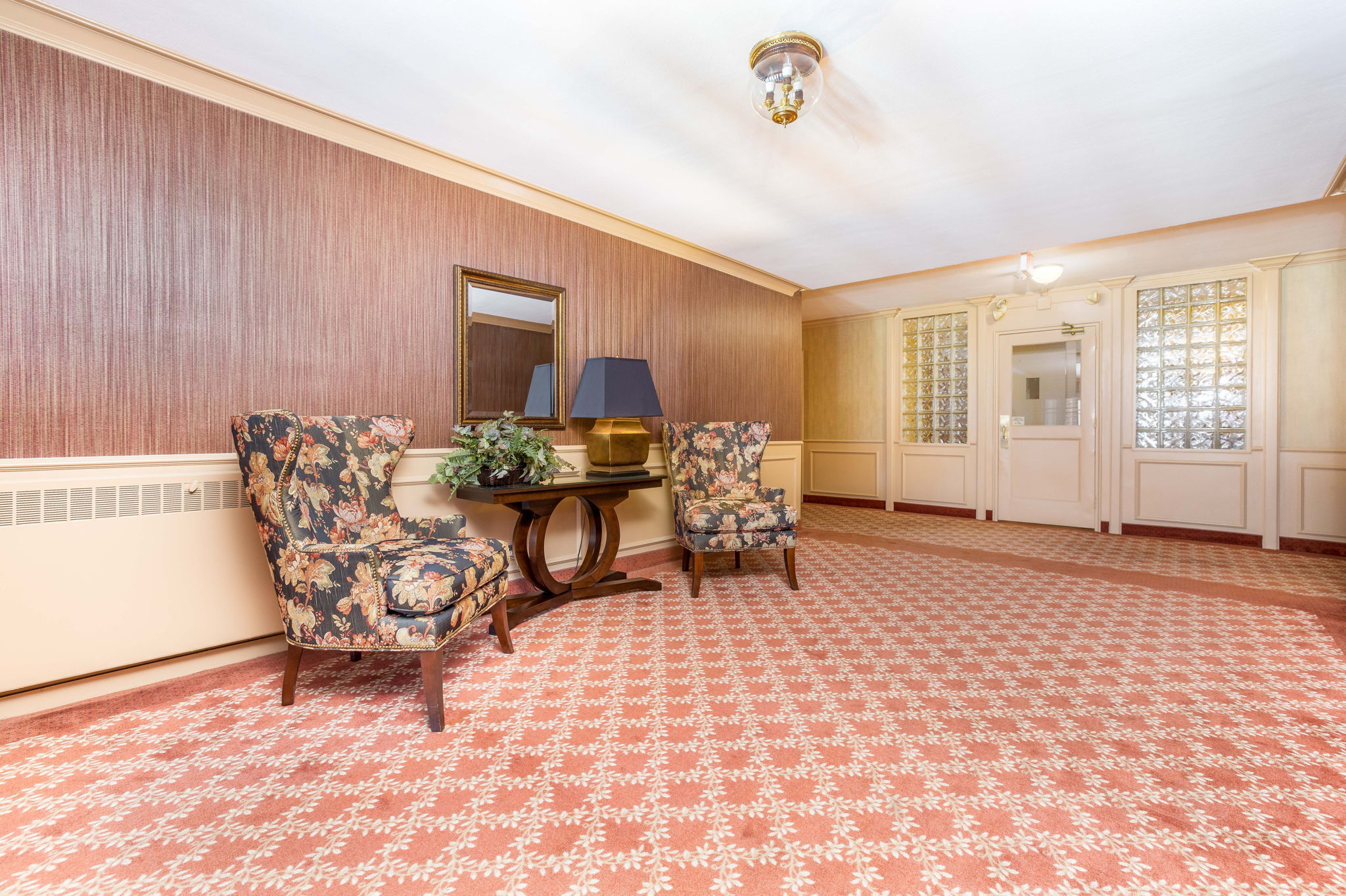 869 Farmington Avenue, Unit 305 West Hartford, CT 06119 - Photo 2 of 30 a living room with furniture
