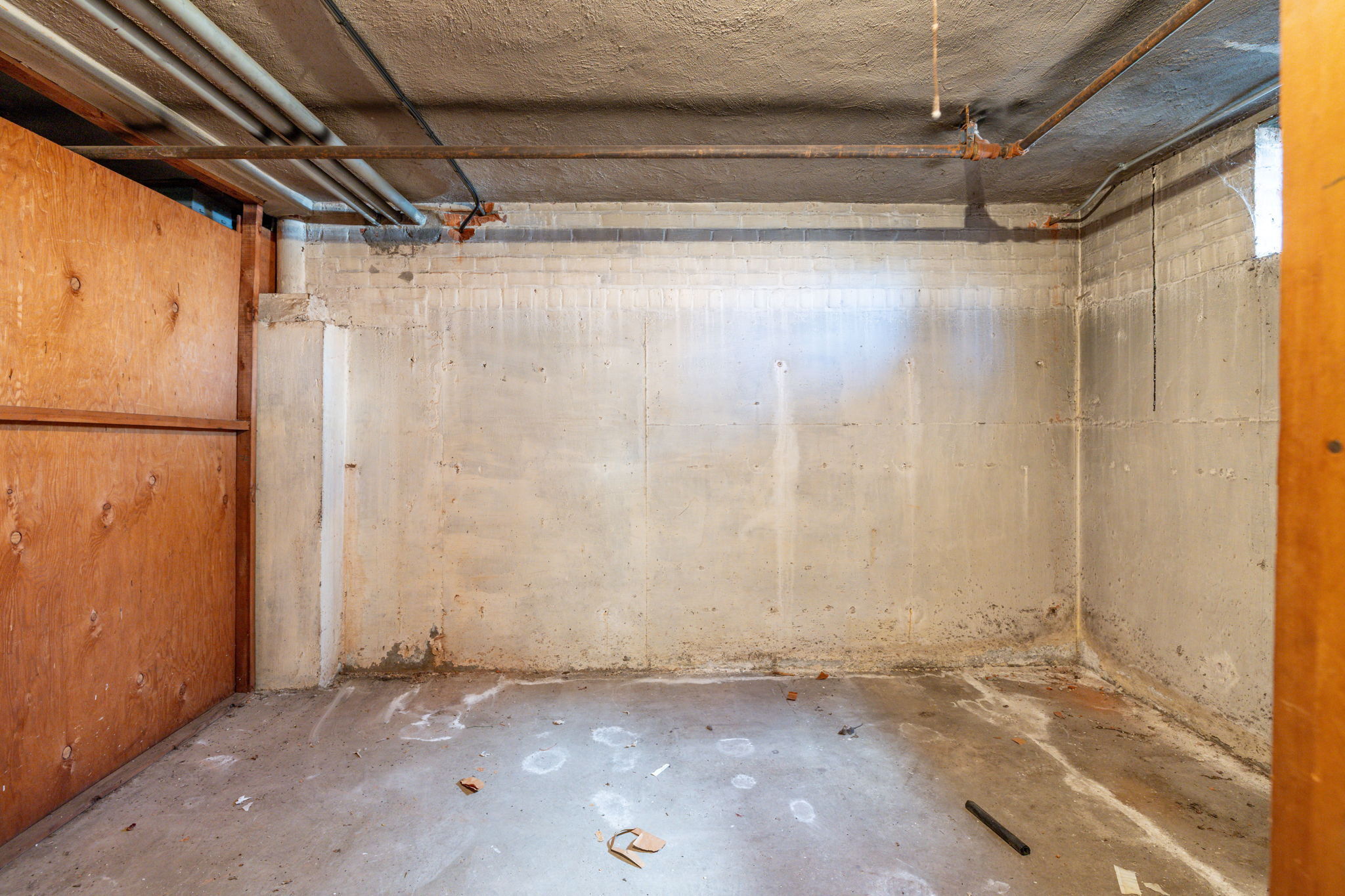 869 Farmington Avenue, Unit 305 West Hartford, CT 06119 - Photo 26 of 30 a view of a room with a door