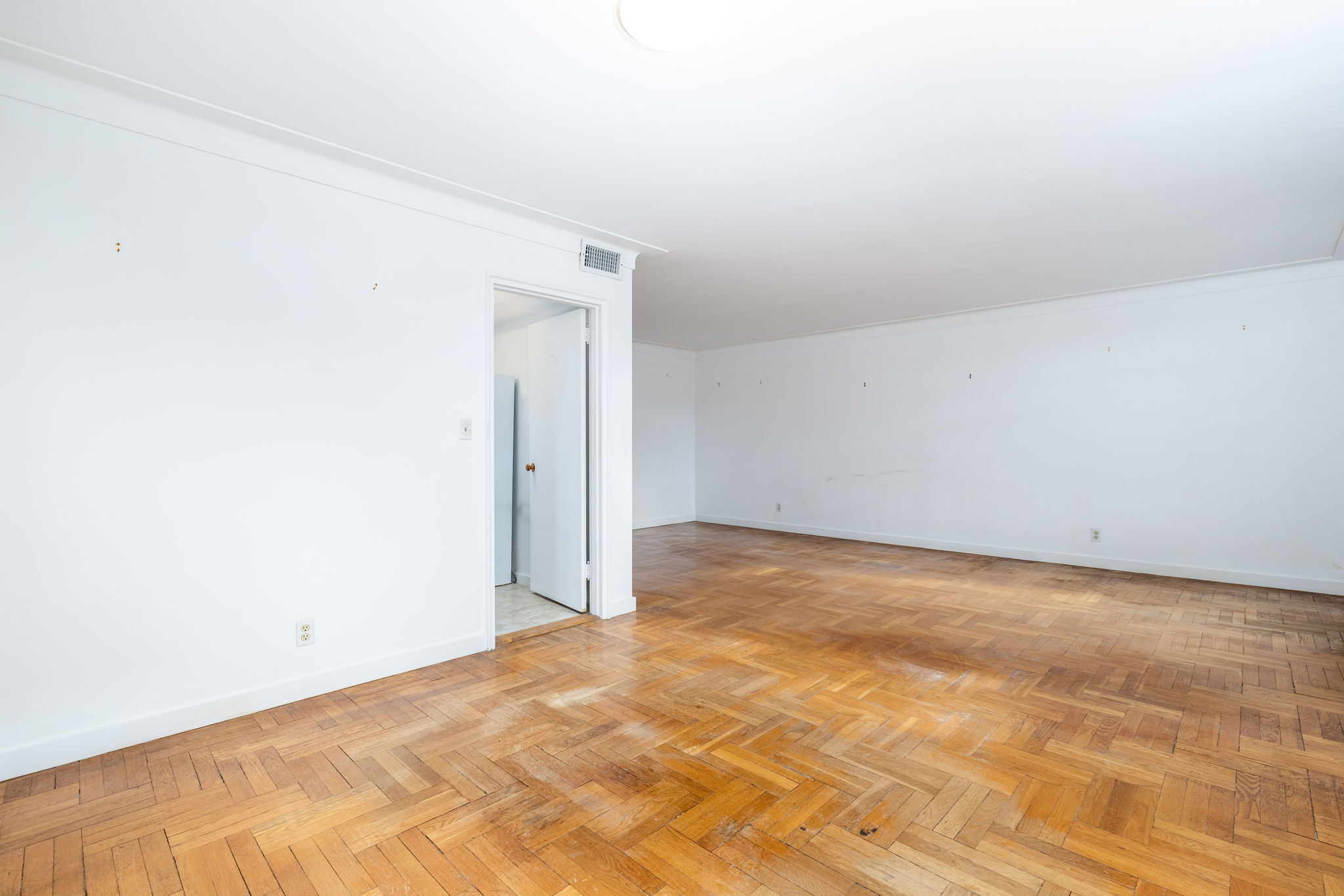 869 Farmington Avenue, Unit 305 West Hartford, CT 06119 - Photo 7 of 30 a view of an empty room