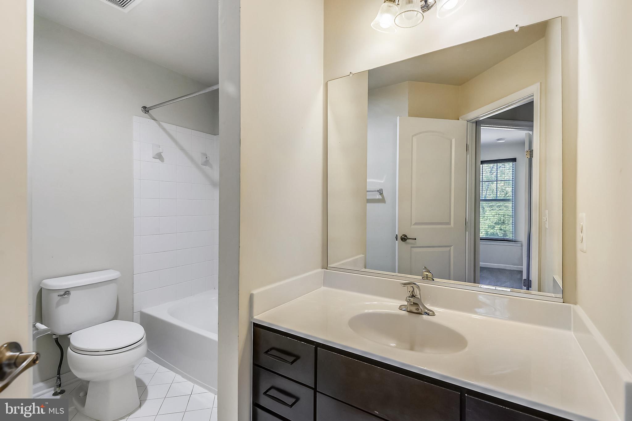 44021 Eastgate View Drive Chantilly, VA 20152 - Photo 28 of 54 Upstairs Full Bathroom