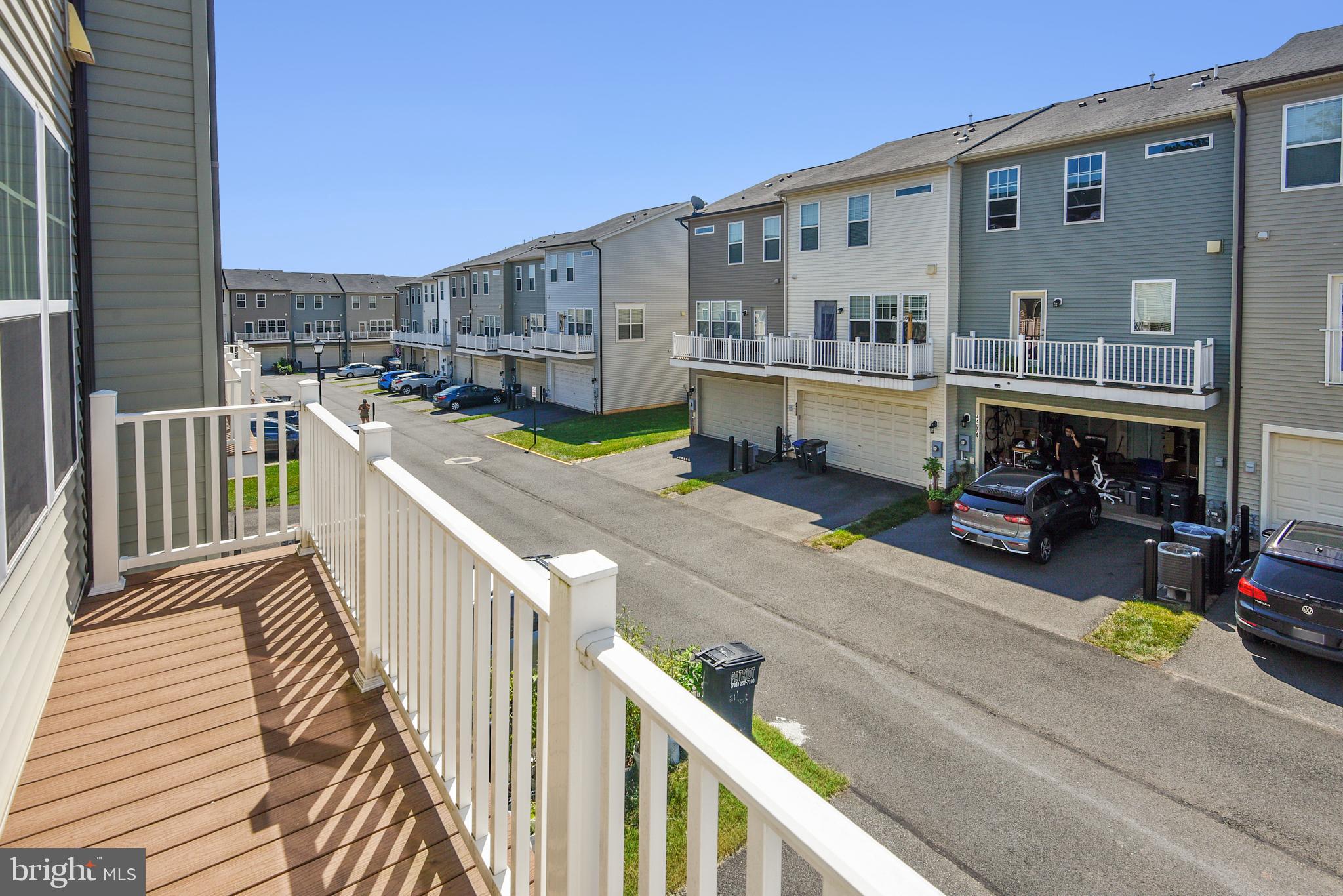 44021 Eastgate View Drive Chantilly, VA 20152 - Photo 30 of 54 Deck off Kitchen