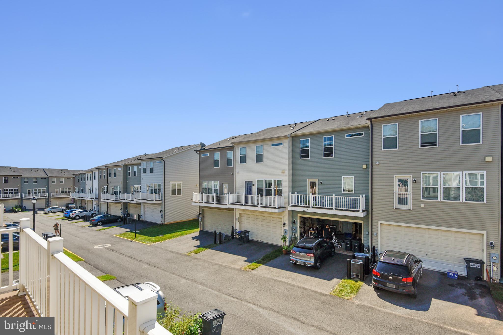 44021 Eastgate View Drive Chantilly, VA 20152 - Photo 31 of 54 Deck off Kitchen