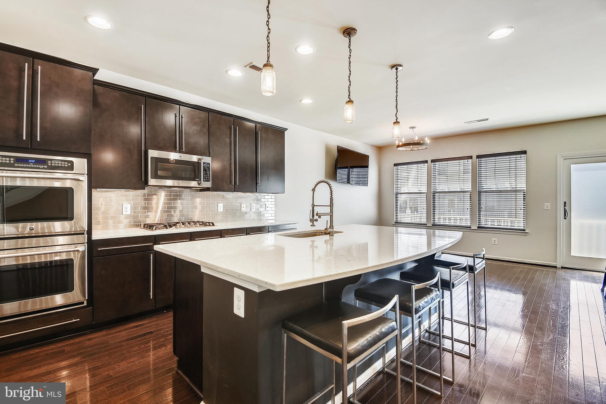 44021 Eastgate View Drive Chantilly, VA 20152 - Photo 5 of 54 60" LG TV Conveys