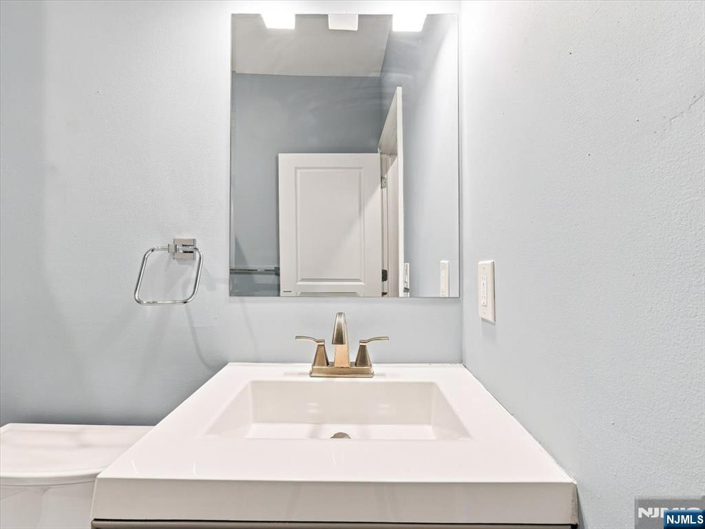 44 Clinton Street Bloomfield, NJ 07003 - Photo 8 of 41 Gallery Image 8