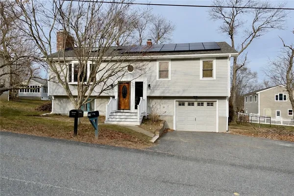 $3,000 | 118 Kenyon Road, Tiverton, RI 02878