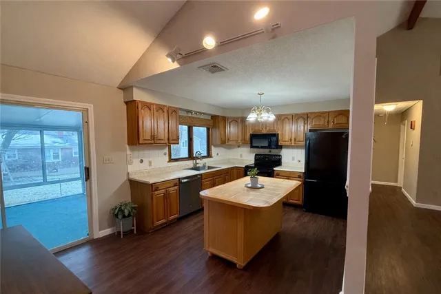 $3,000 | 118 Kenyon Road, Tiverton, RI 02878