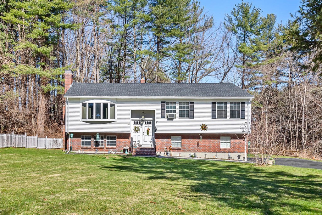 25 Governors Road Groveland, MA 01834 - Photo 1 of 24 Gallery Image 1