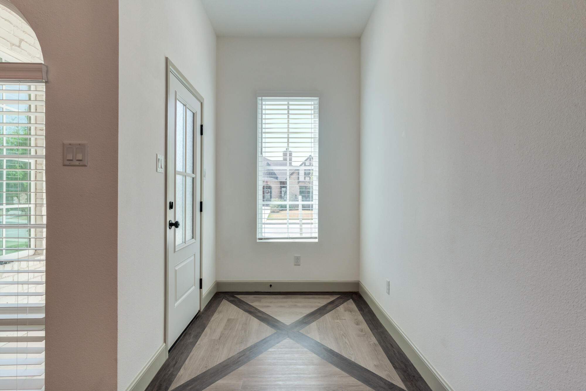 4018 137th Street Lubbock, TX 79423 - Photo 11 of 65 4018-137th-St_Lubbock-TX_5_Entryway