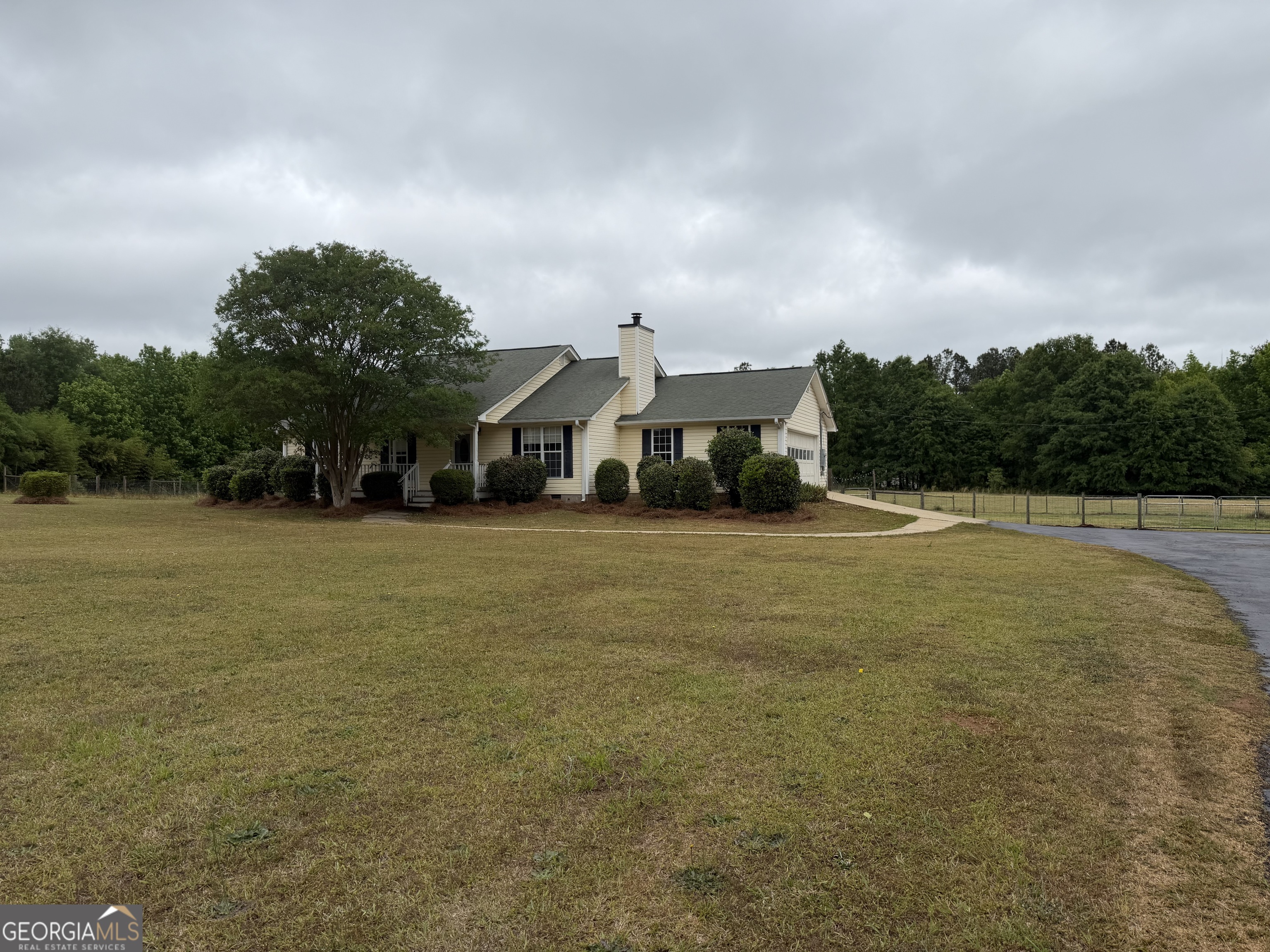 1410 Greensboro Road Madison, GA 30650 - Photo 1 of 17 a front view of a house with a yard