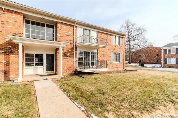 $1,400 | 474 North Fox Hills Drive, Unit 2, Bloomfield Hills, MI 48304