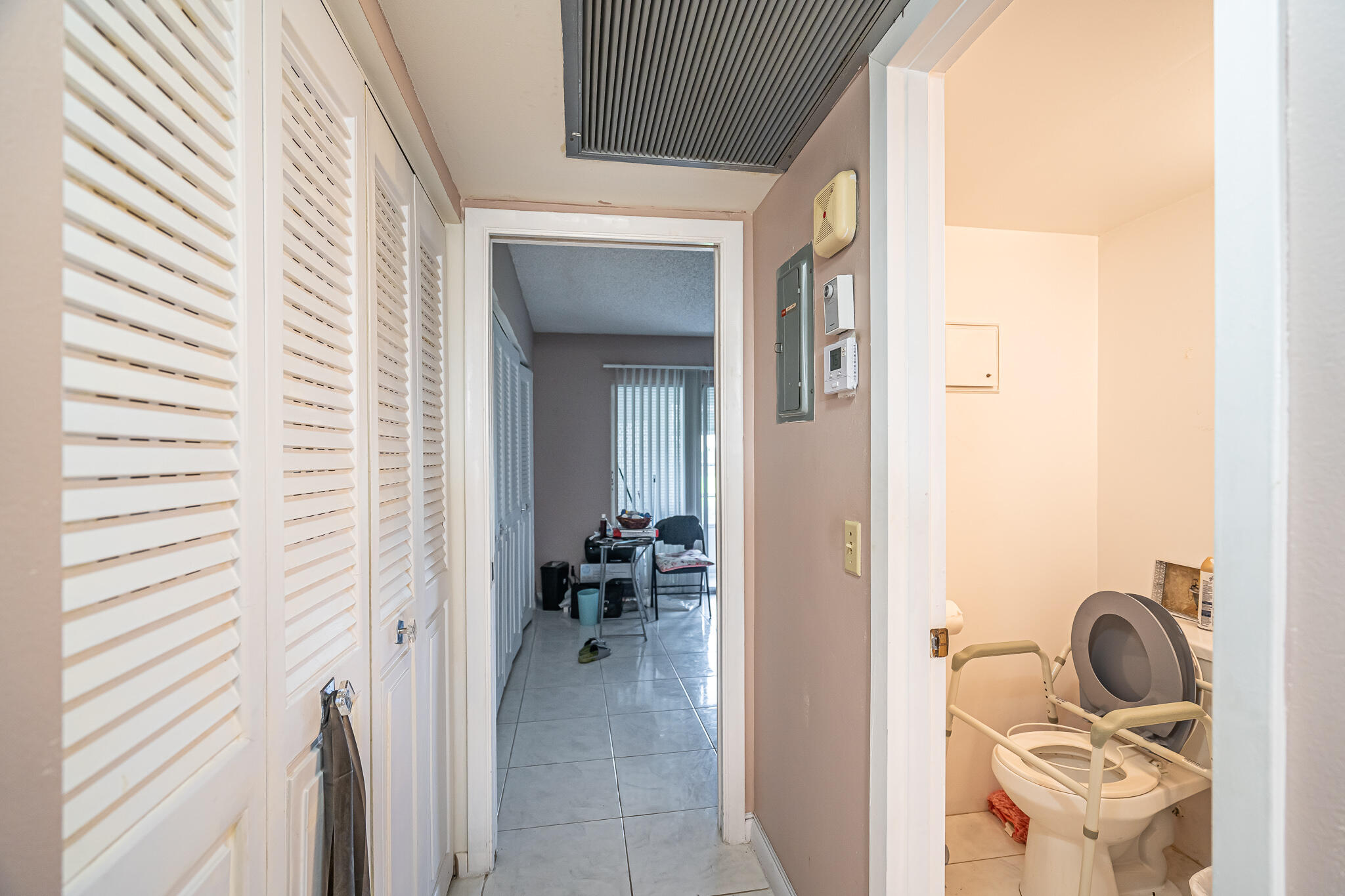180 Mansfield East, Unit 180 Boca Raton, FL 33434 - Photo 12 of 21 Hallway