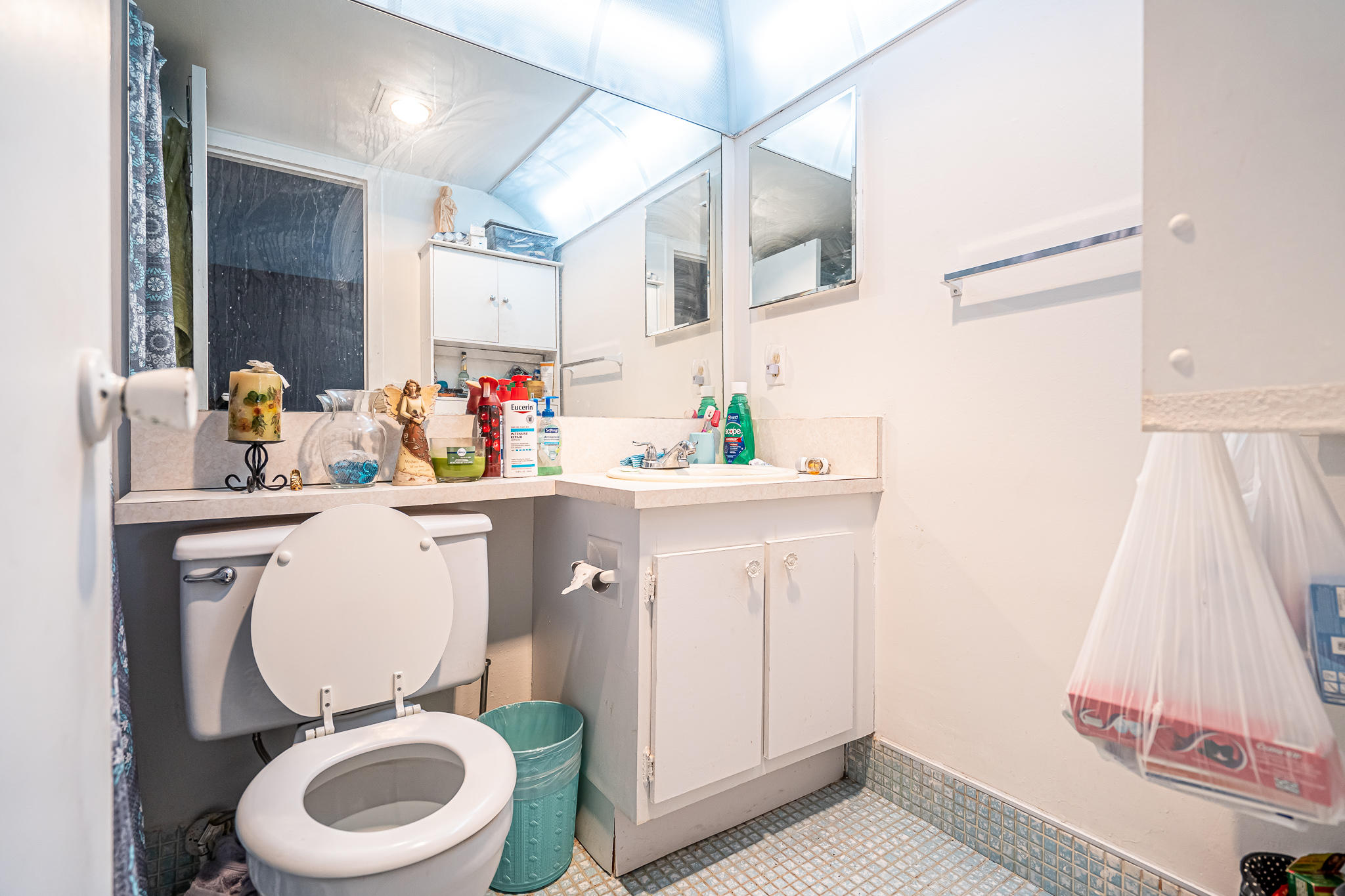 180 Mansfield East, Unit 180 Boca Raton, FL 33434 - Photo 15 of 21 Bathroom