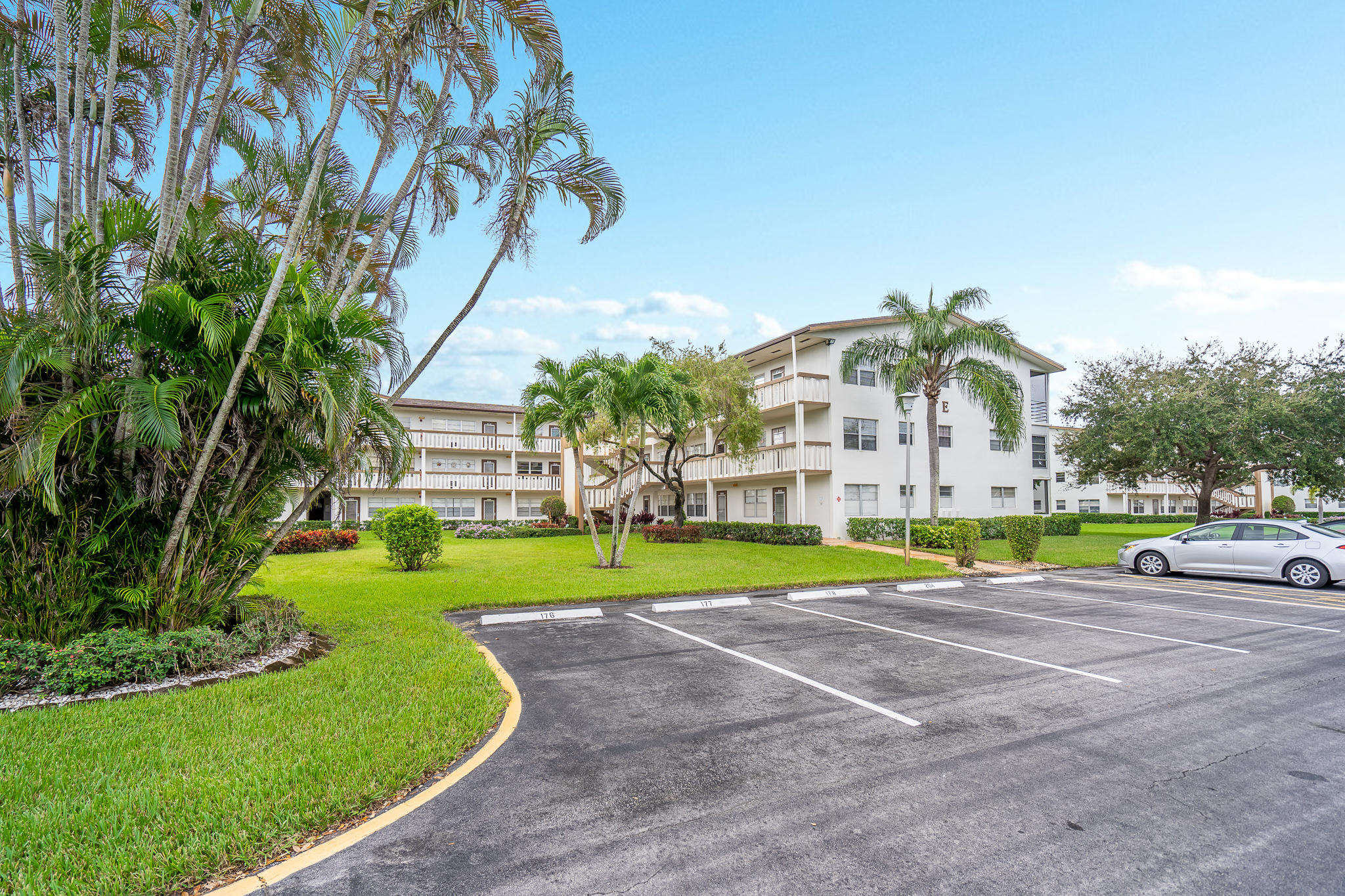 180 Mansfield East, Unit 180 Boca Raton, FL 33434 - Photo 2 of 21 Building E
