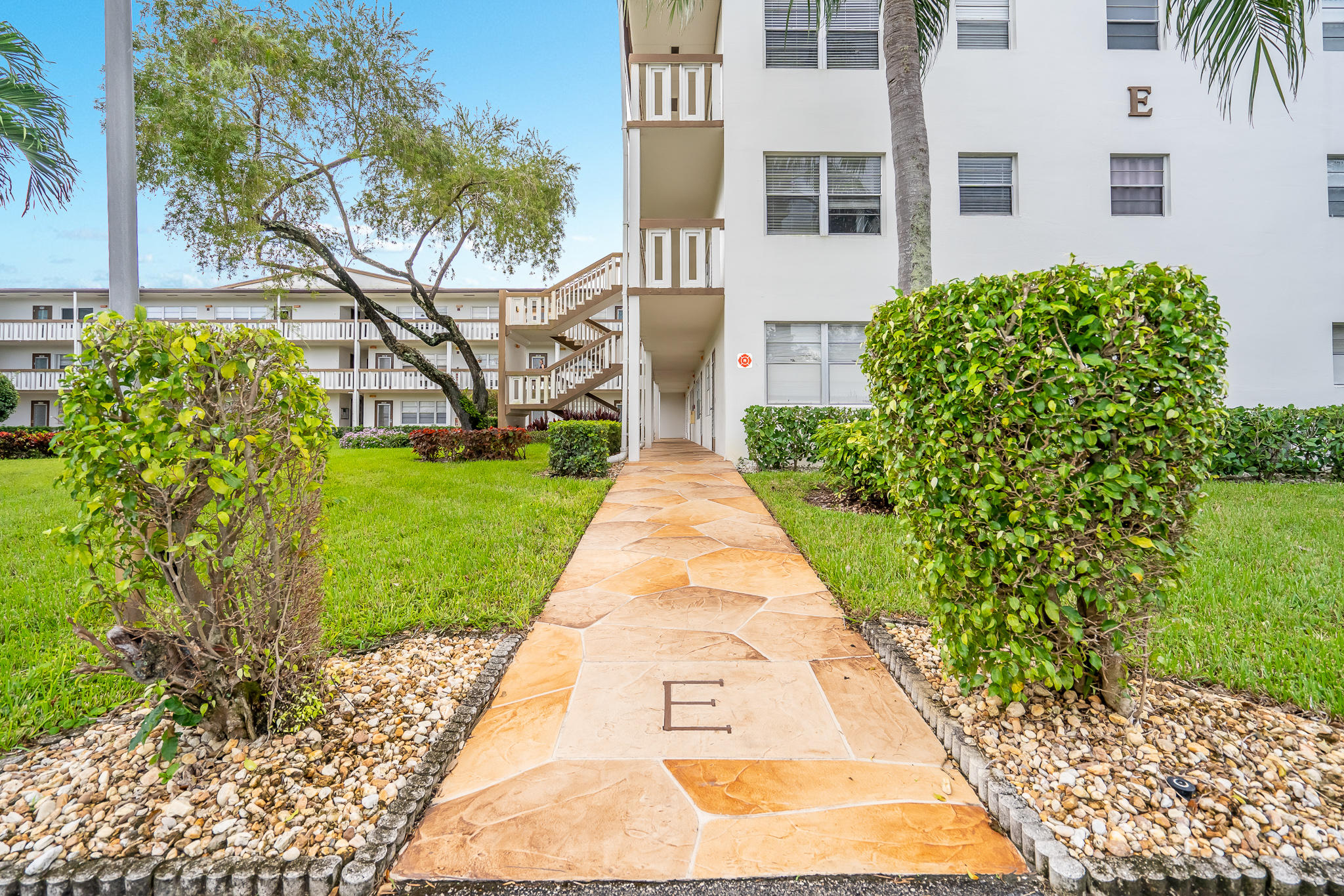 180 Mansfield East, Unit 180 Boca Raton, FL 33434 - Photo 3 of 21 Walk Way