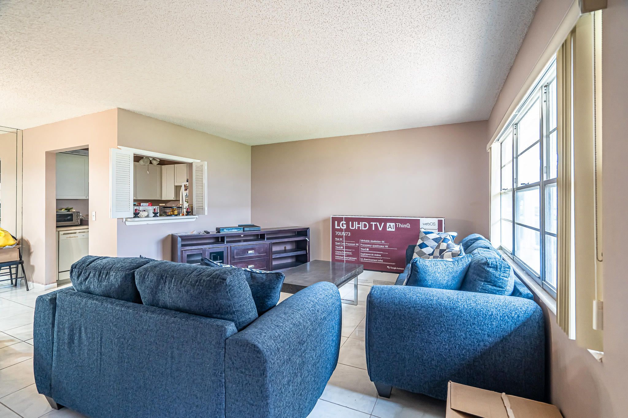 180 Mansfield East, Unit 180 Boca Raton, FL 33434 - Photo 5 of 21 Living Room