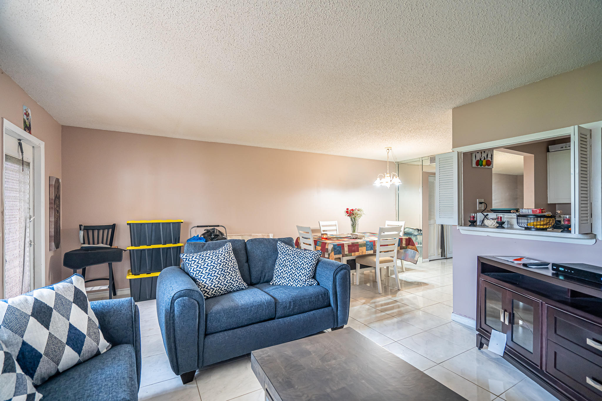 180 Mansfield East, Unit 180 Boca Raton, FL 33434 - Photo 7 of 21 Living Room