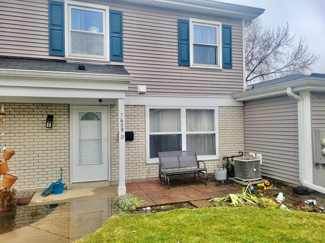 $199,900 | 7609 Bristol Lane, Unit D, Hanover Park, IL 60133