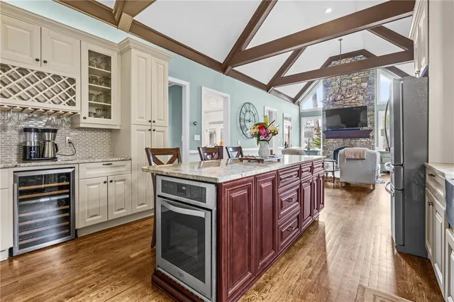 $1,200,000 | 2249 Vinings Cove Southeast, Smyrna, GA 30080