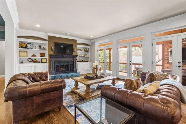 $1,200,000 | 2249 Vinings Cove Southeast, Smyrna, GA 30080