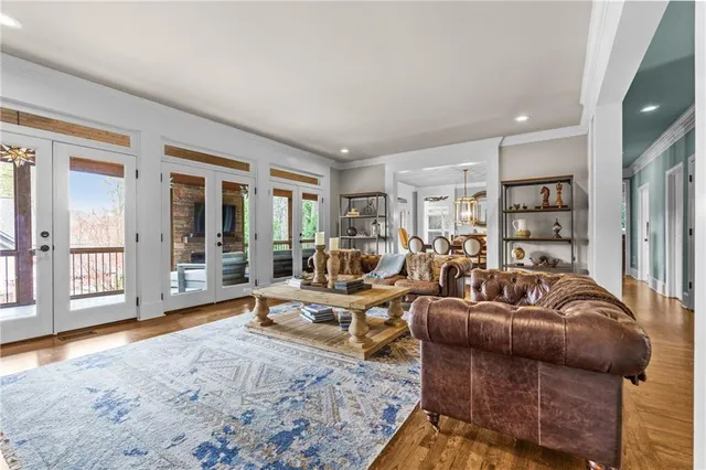 $1,200,000 | 2249 Vinings Cove Southeast, Smyrna, GA 30080