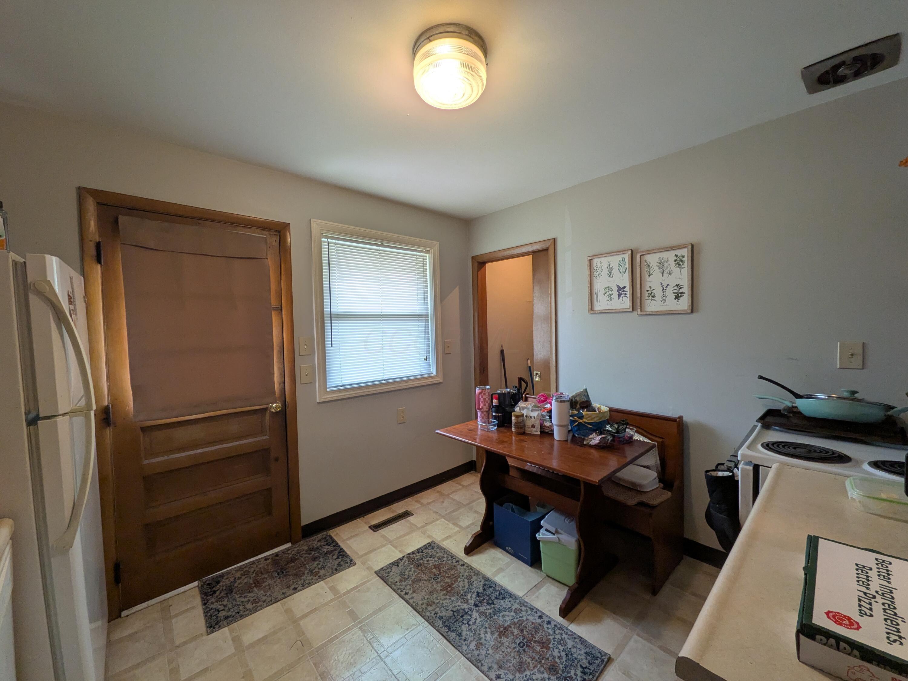 1147 Eastfield Road, Unit 1149 Columbus, OH 43085 - Photo 6 of 21 kitchen 1147