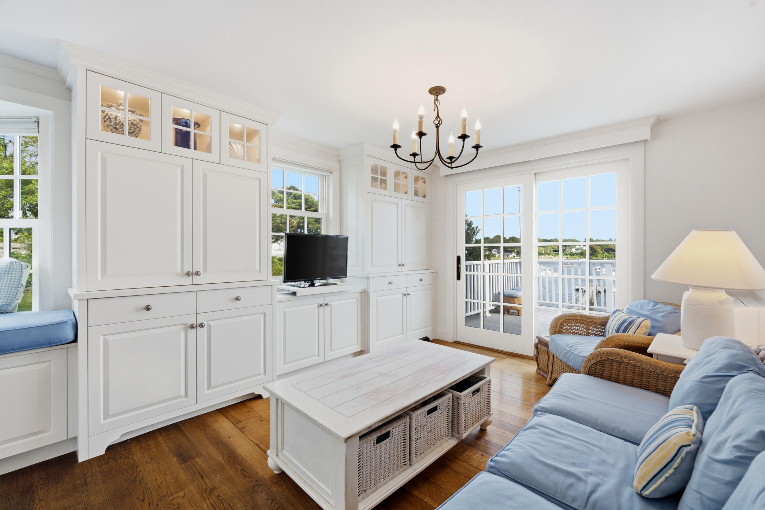 108 Queen Anne Road Chatham, MA 02633 - Photo 25 of 80 Kitchen seating area