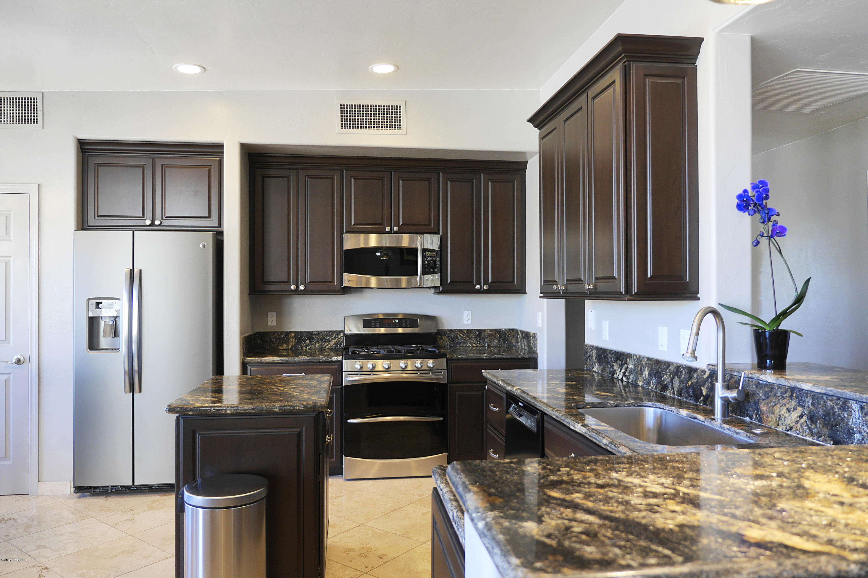 11586 Kelly Rae Place Tucson, AZ 85737 - Photo 8 of 31