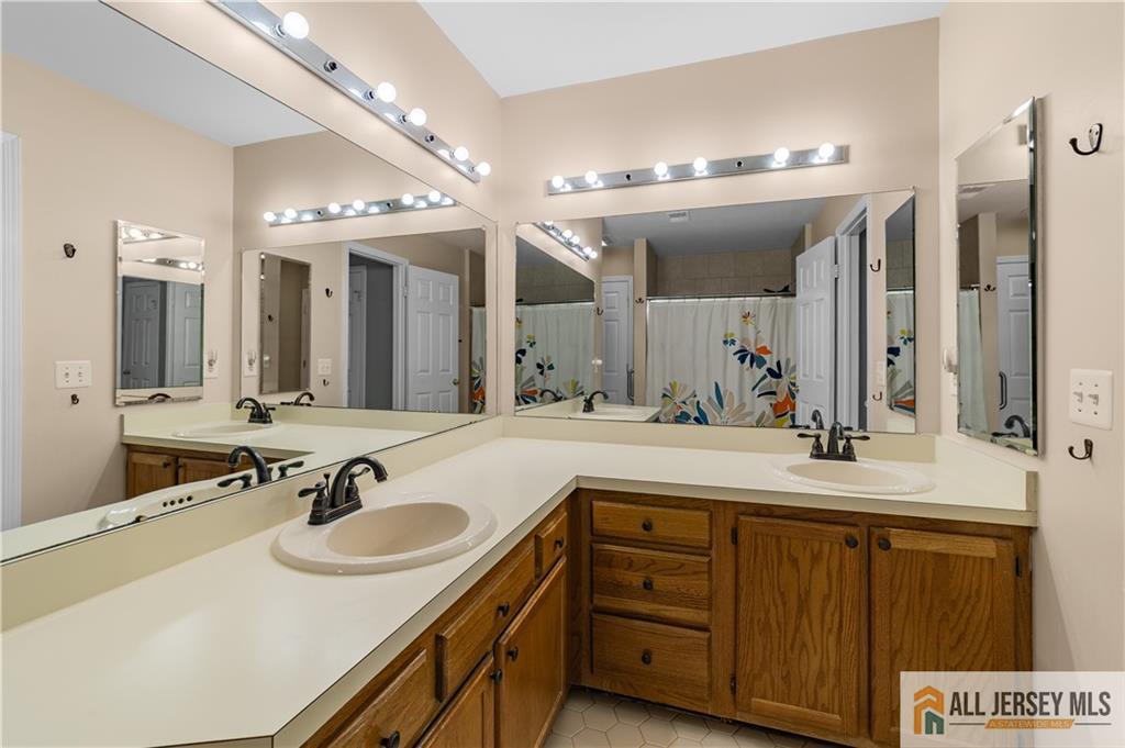 53 Winthrop Road, Unit 53F Monroe Township, NJ 08831 - Photo 18 of 30