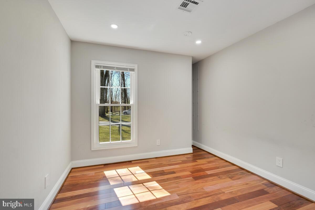 9431 Warfield Road Gaithersburg, MD 20882 - Photo 16 of 32 Gallery Image 16