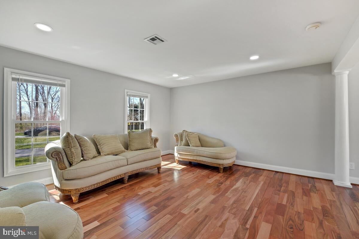9431 Warfield Road Gaithersburg, MD 20882 - Photo 4 of 32 Gallery Image 4