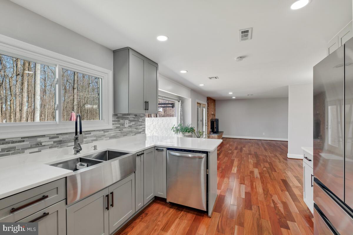 9431 Warfield Road Gaithersburg, MD 20882 - Photo 9 of 32 Gallery Image 9