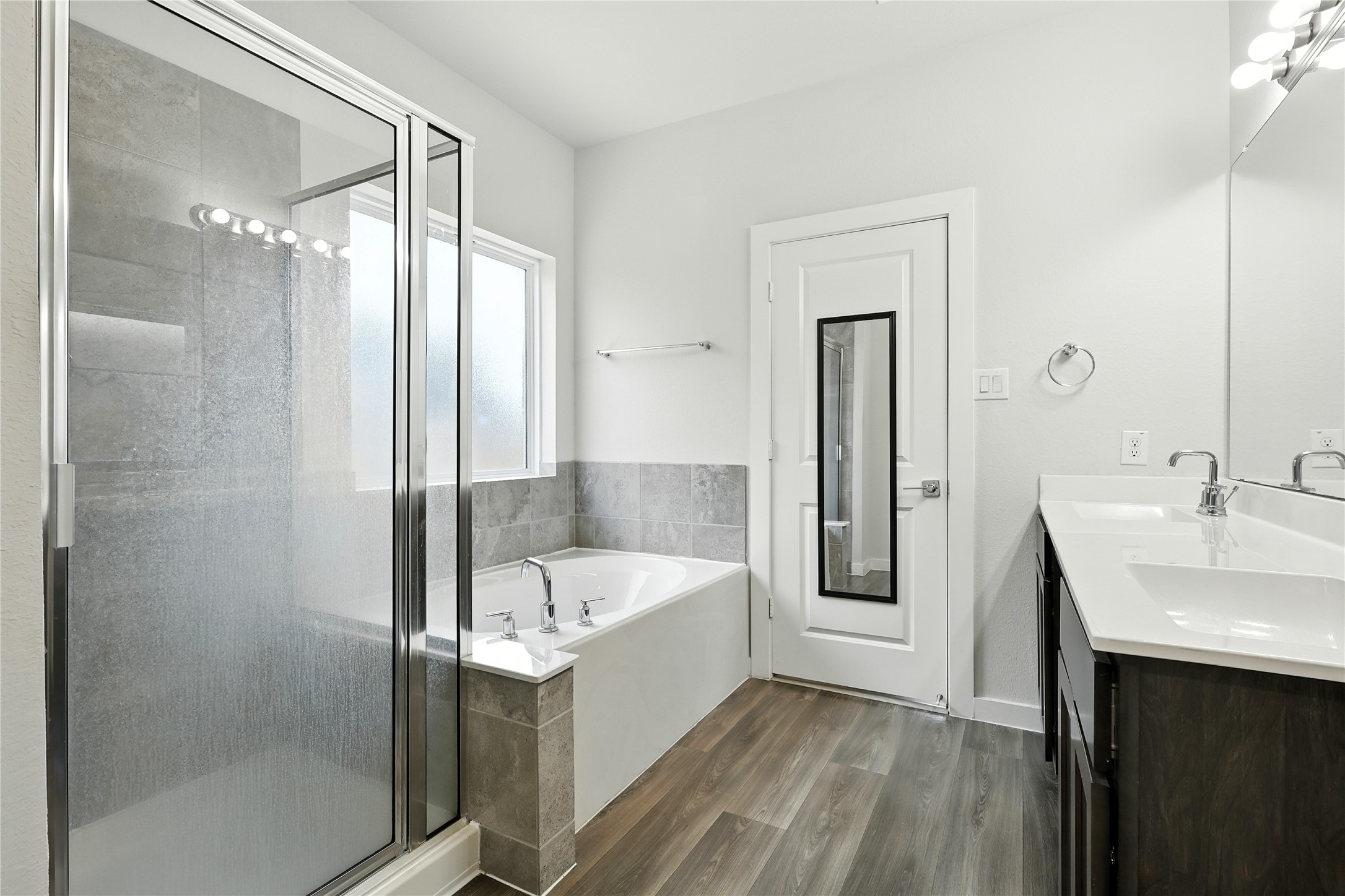 21319 Indigo Ruth Drive Spring, TX 77379 - Photo 11 of 34 a bathroom with a bathtub and a sink