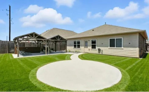 a view of a house with a backyard