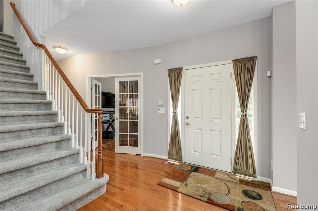 2256 Creek Bend Rochester Hills, MI 48309 - Photo 4 of 39