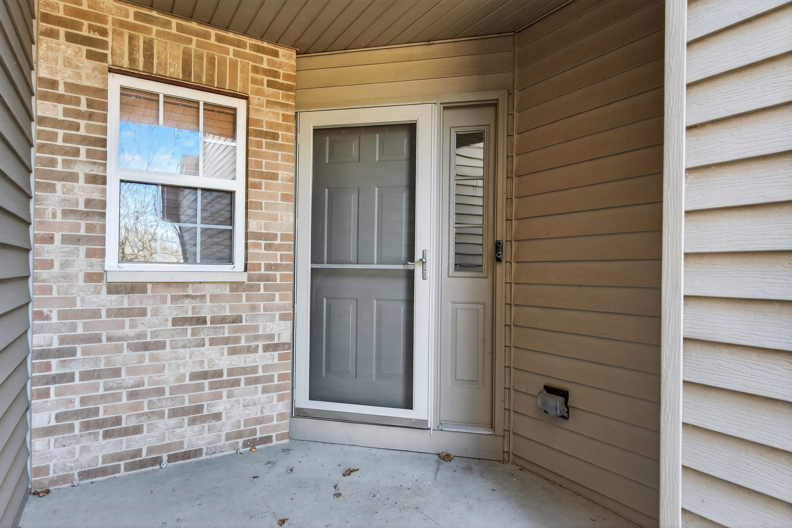 550 Madison Lane Elgin, IL 60123 - Photo 2 of 33 a view of front door of house