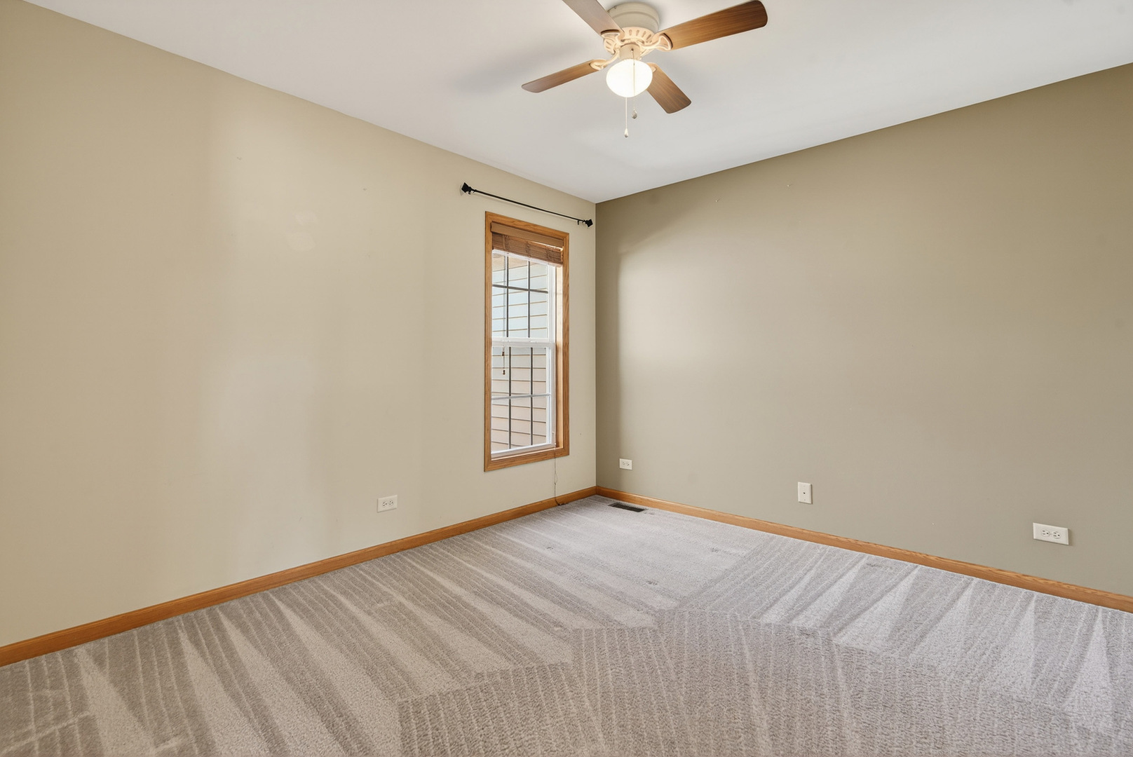 550 Madison Lane Elgin, IL 60123 - Photo 24 of 33 a view of an empty room with a window