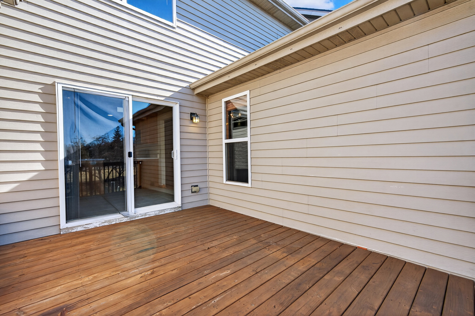 550 Madison Lane Elgin, IL 60123 - Photo 27 of 33 a view of backyard with wooden deck