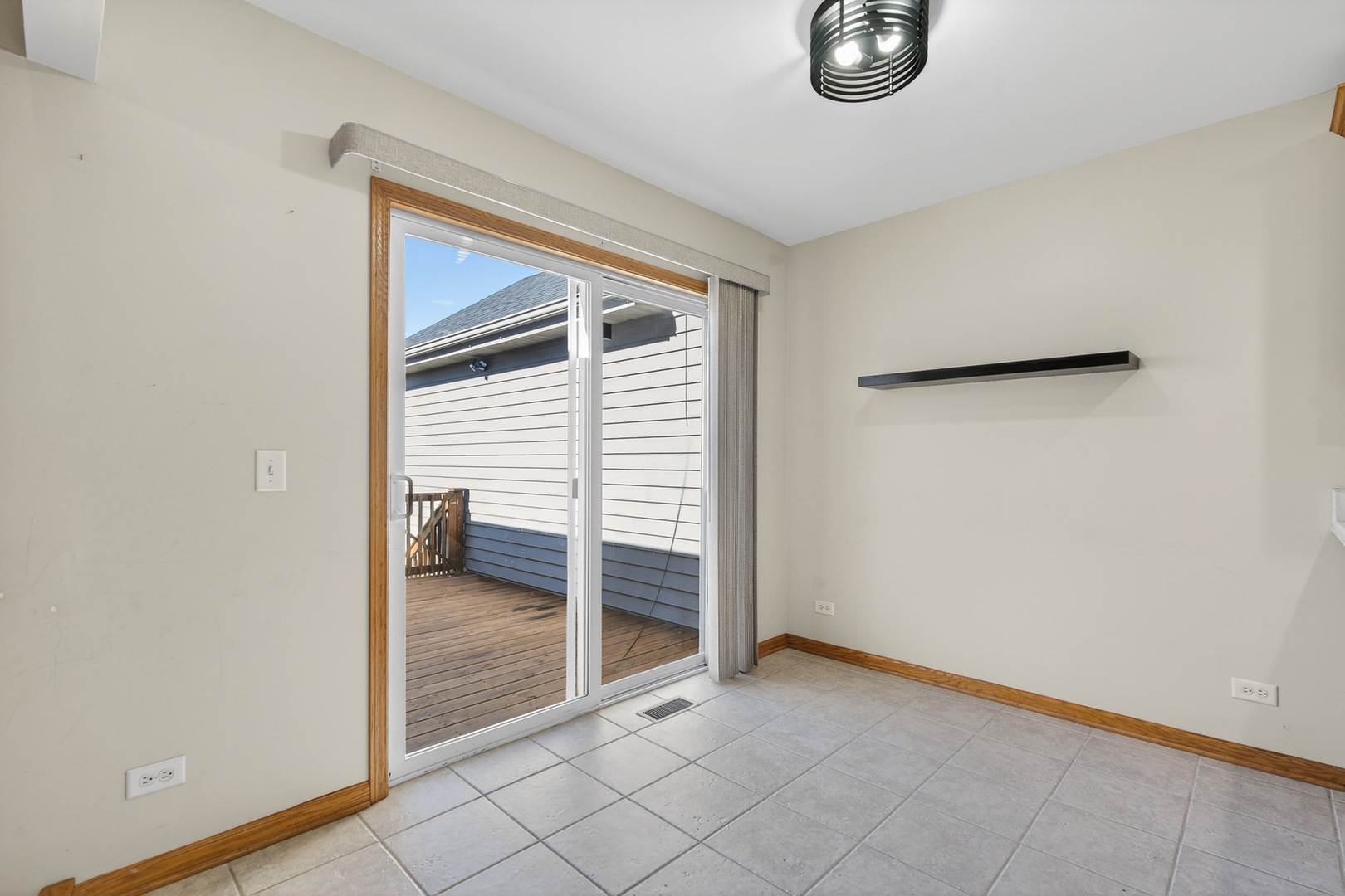 550 Madison Lane Elgin, IL 60123 - Photo 9 of 33 a view of empty room