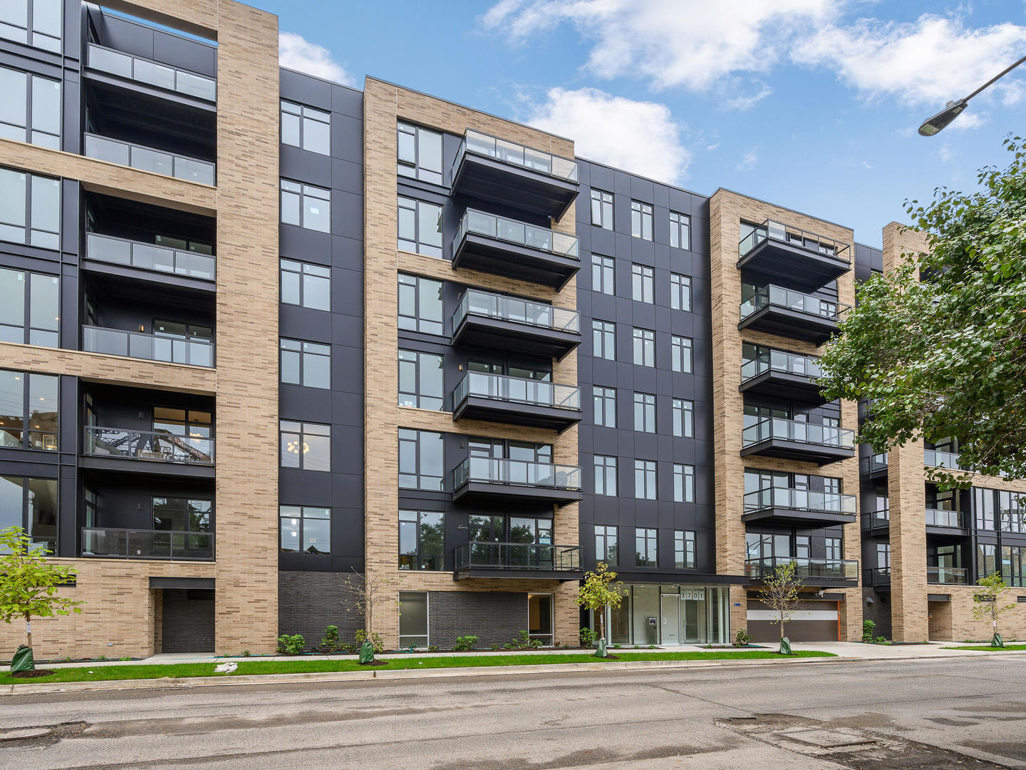 a building that has a lots of windows