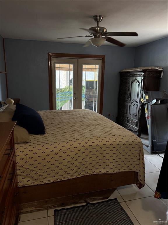 11235 North Moorefield Road Mission, TX 78574 - Photo 5 of 22 a bed sitting in a bedroom next to a window