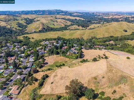 $1,100,000 | 1966 Joseph Drive, Moraga, CA 94556